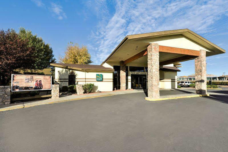 Navajoland Hotel